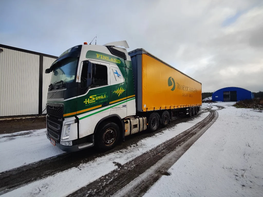 Kotimaan kuljetukset lastaus