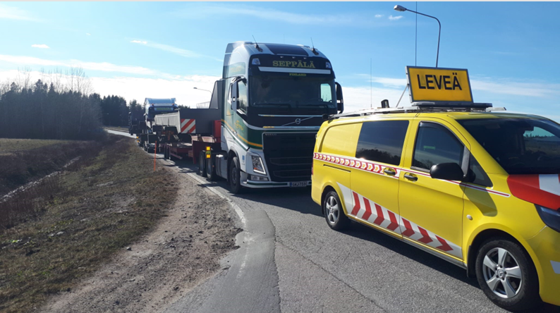 Erikoiskuljetus saattueella