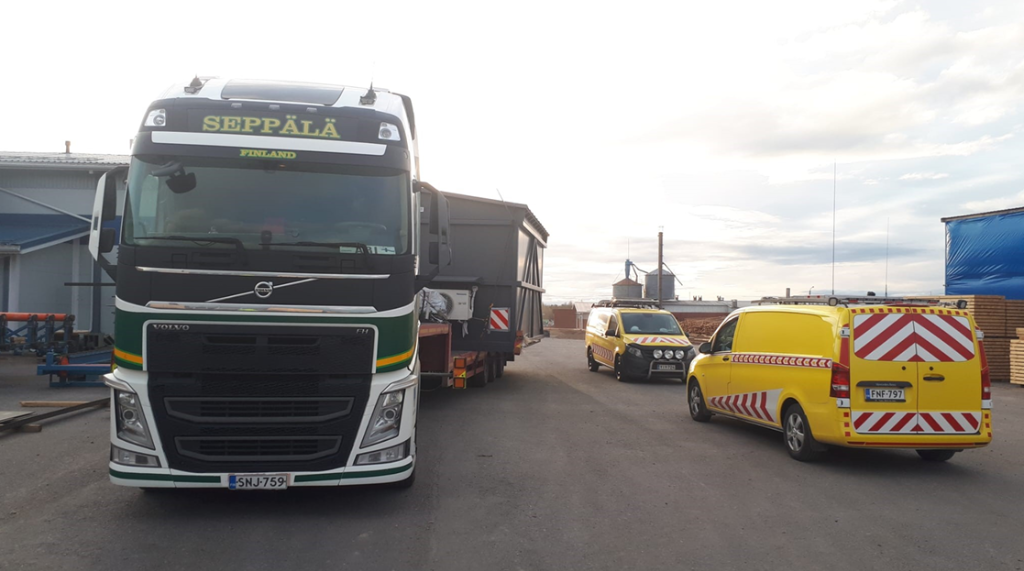 Erikoiskuljetus saattoautoilla